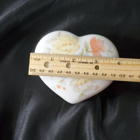 VTG TAKAHASHI Heart Shape Floral Porcelain Trinket/Jewelry Box Made In Japan - Picture 8 of 10